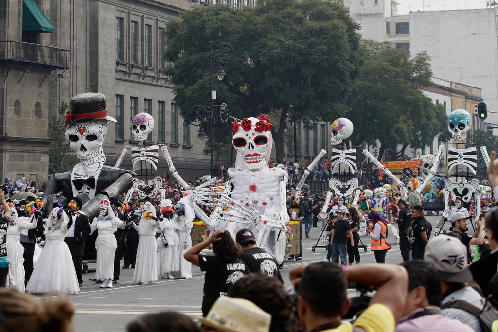 Cerca de las 14:00 horas inició el Desfile Internacional de Día de Muertos, uno de los eventos más esperados por los habitantes de la Ciudad de México y cientos de visitantes a la capital del país. (NOTIMEX)