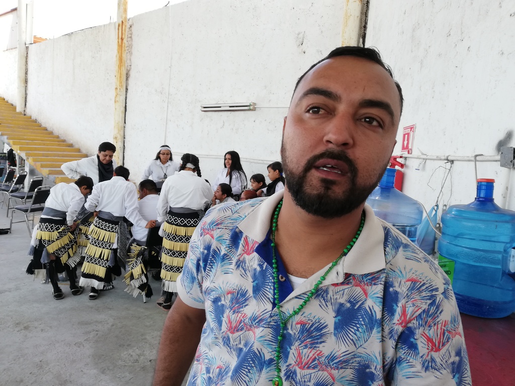 Jonathan Omar Macías es tamborero del grupo de danza San Luis Gonzaga los Huichos, quienes tienen 25 años con esta actividad. (VIRGINIA HERNÁNDEZ)