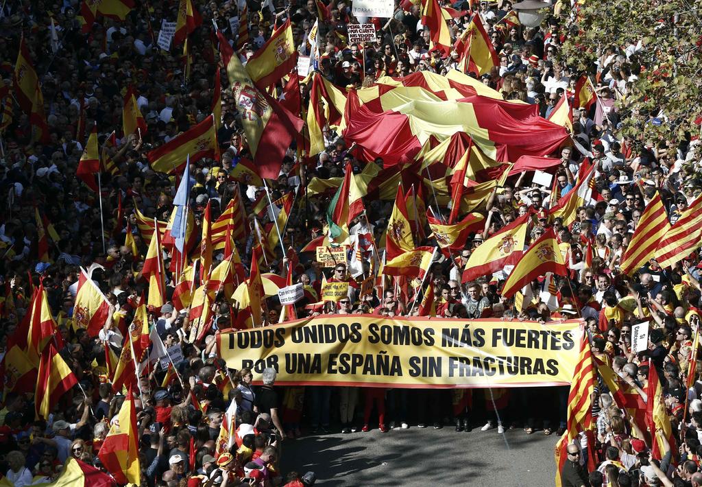 Miles de no independentistas se movilizaron en Barcelona. (EFE)
