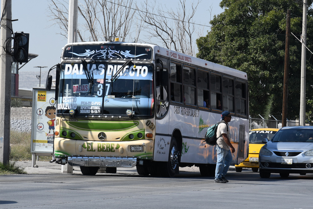 Los autobuses de la Ruta Dalias movilizan a diario a 21 mil pasajeros. Pese a ello, fallan en sus frecuencias y horarios. (FERNANDO COMPEÁN)