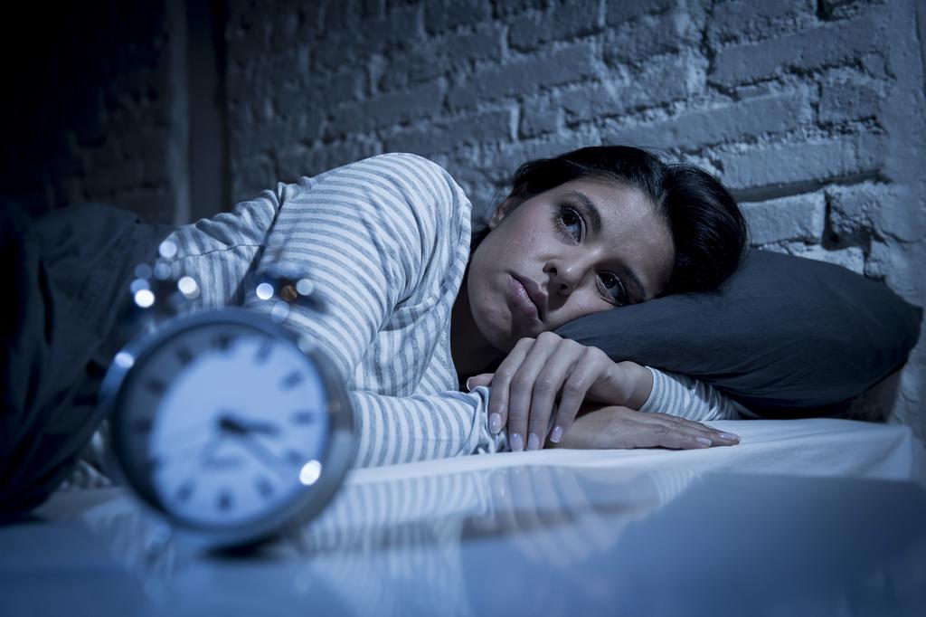 El insomnio, uno de los trastornos más comunes, se define como la dificultad para iniciar el sueño, mantener el dormir, tener un despertar prematuro, y no tener un sueño reparador, refirió. (ESPECIAL)