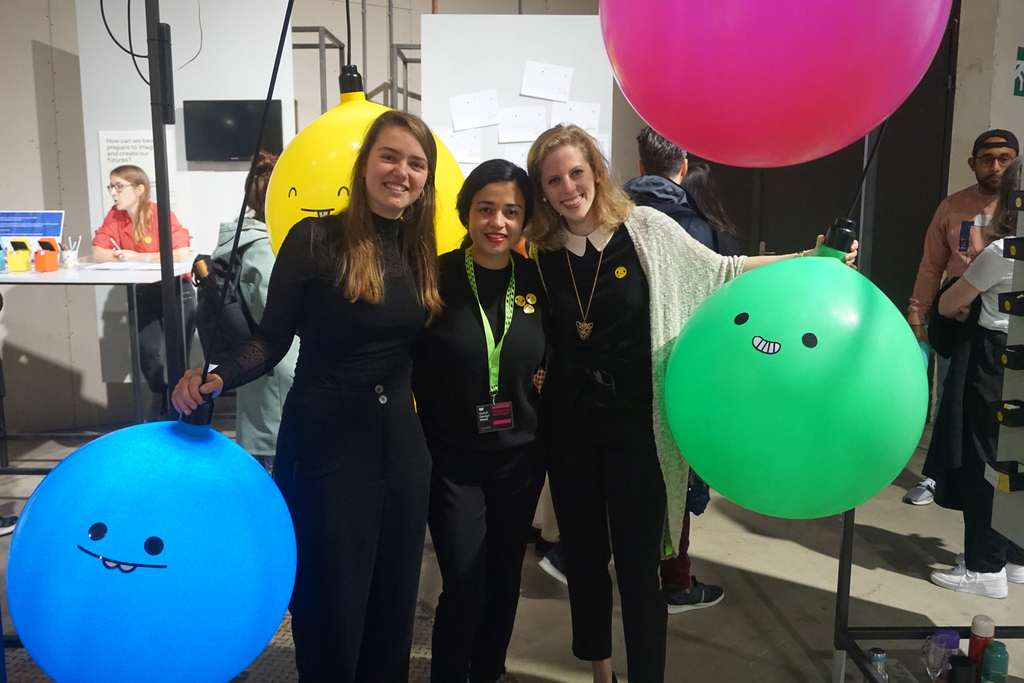 Ileana Díaz (al centro), junto a sus compañeras Hannah Gross y Tirza Izelaar armaron un proyecto para la Dutch Design Week. (EL SIGLO DE TORREÓN)