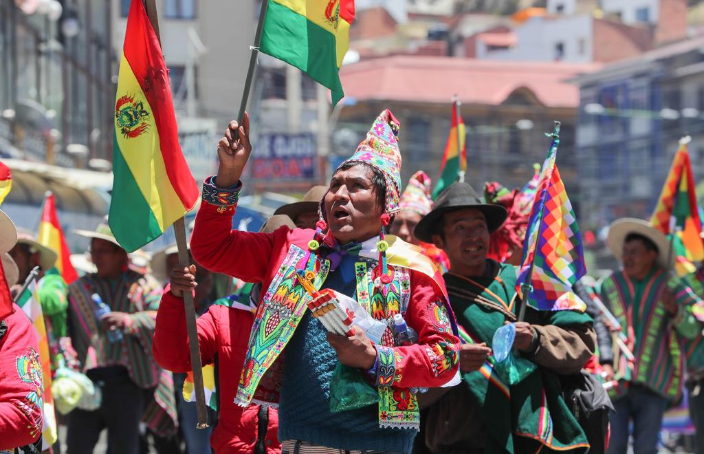 Miles de seguidores de Evo Morales se manifestaron este miércoles en La Paz para respaldar. (EFE)