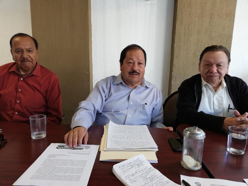 El profesor Guillermo Orozco Rodríguez, informó que en un principio, la iniciativa para nombrarlo como persona ilustre en Coahuila fue solicitado en el periodo de Humberto Moreira Valdés.