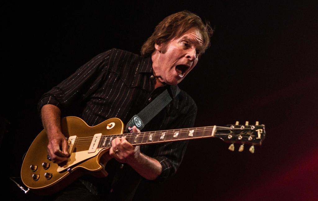  John Fogerty donó a un veterano de guerra el dinero que recibió por Woodstock 50. (ARCHIVO)