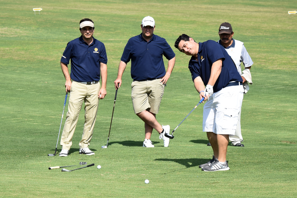 Al jugarse en grupos en el formato a Go Go, se fomenta la convivencia y camaradería de los participantes en el campo de golf. (ARCHIVO) 