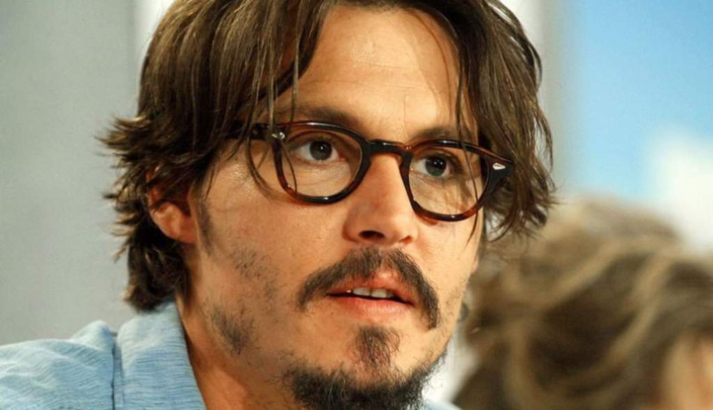 El actor estadounidense Johnny Depp llegó a un acuerdo con su exabogado, Jake Bloom, a quien acusó de cobrar millones de dólares en honorarios sin un convenio de representación. (ESPECIAL)