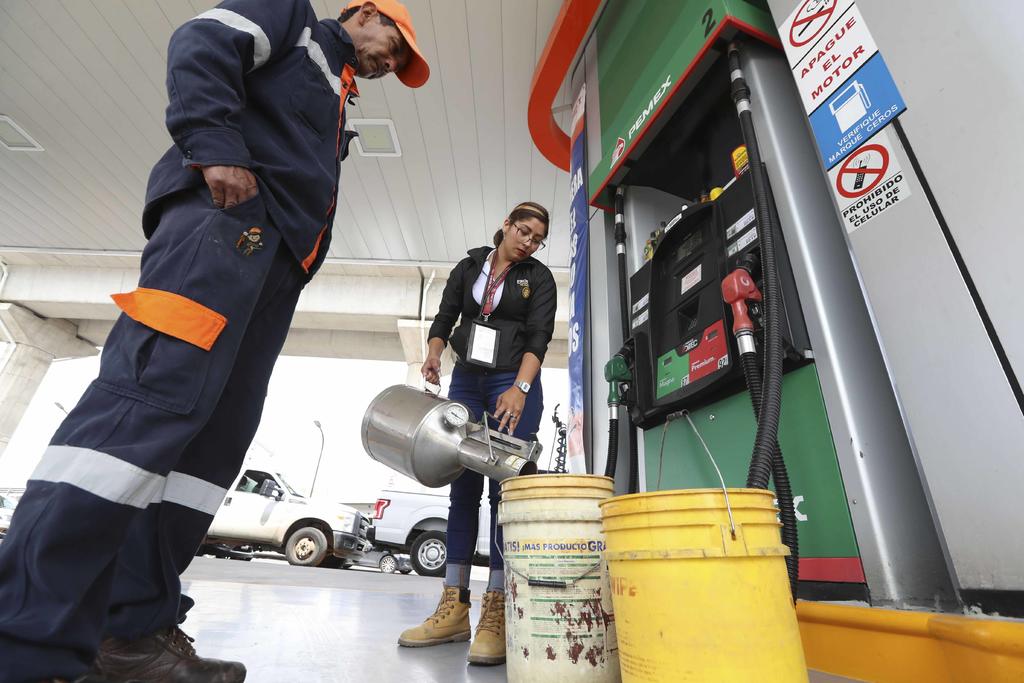 En el Diario Oficial de la Federación (DOF), la Comisión dijo que las indagatorias se realizarán en todo el territorio nacional en los mercados combustibles. (ARCHIVO)