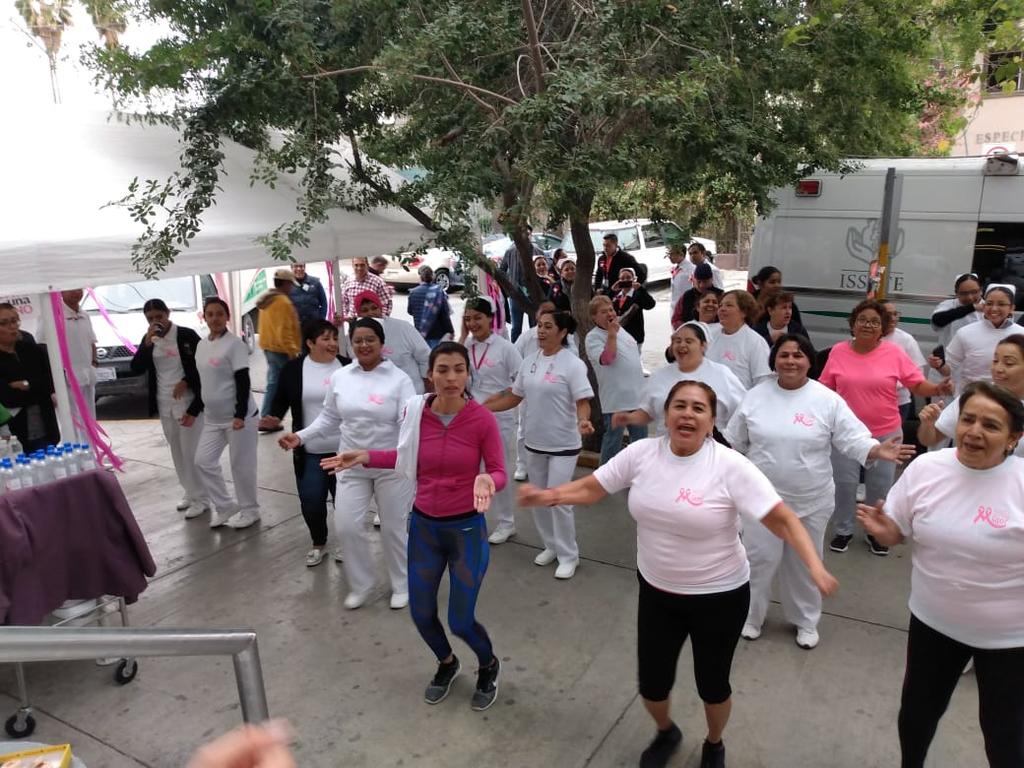 Este jueves se realizó el cierre oficial de las actividades de Octubre referentes al mes de la lucha contra el cáncer de mama en el Hospital General del ISSSTE de Torreón. En esta campaña se detectó un caso entre más de 260 estudios. (DIANA GONZÁLEZ)