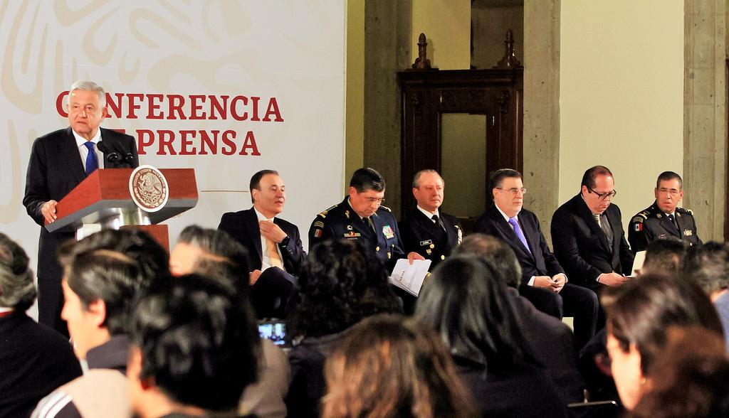 López Obrador reconoció que hay pendientes en el tema de seguridad, por lo que dijo que se necesita un año más para que se establezcan las bases de la vida pública. (NOTIMEX)