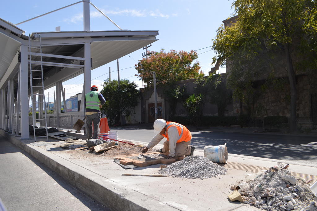 El proyecto del Metrobús comenzó a realizarse en el año 2016, teniendo un costo aproximado de mil 500 millones de pesos, por el momento sólo abarcará a los municipios de Torreón y Matamoros. (ROBERTO ITURRIAGA)