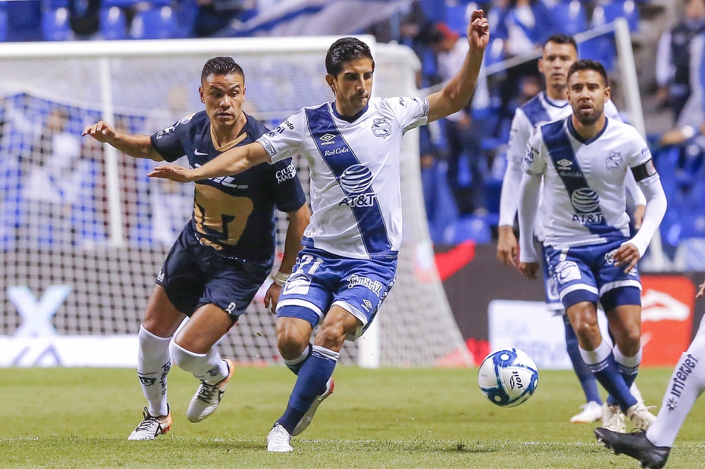 Jorge Zárate (d) anotó el primer gol del encuentro ante los auriazules. (JAM MEDIA) 