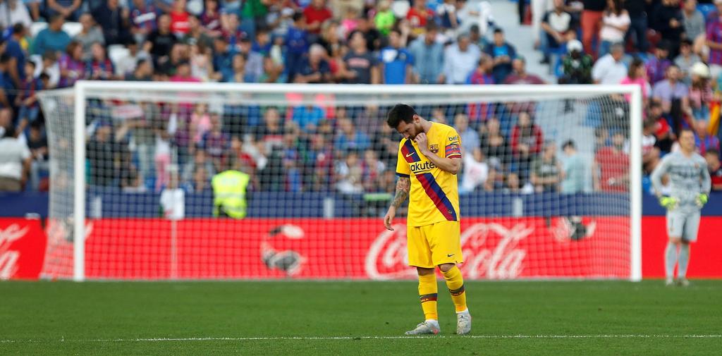 Messi intentó comandar el gris ataque de los suyos y en el 74 marcó el 3-2, tanto que fue invalidado debido a un fuera de lugar del francés Antoine Griezmann en la jugada. (EFE)