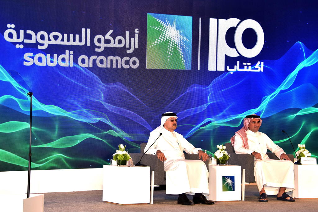 La petrolera estatal saudí Aramco, la compañía con más beneficios del mundo, anunció hoy que venderá acciones en la bolsa de Riad tras meses de especulación, aunque muchas preguntas aún siguen sin respuesta. (EFE)