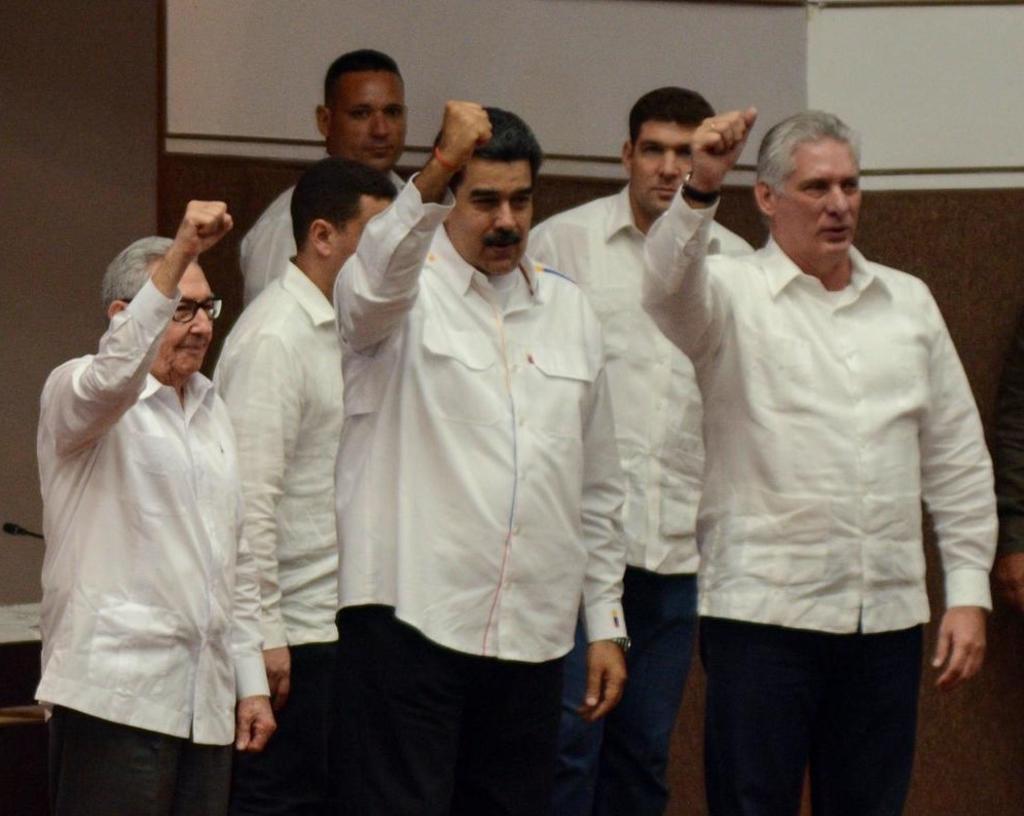 Los presidentes de Venezuela y Cuba exhortaron a la izquierda a enfrentar al imperialismo. (EFE)