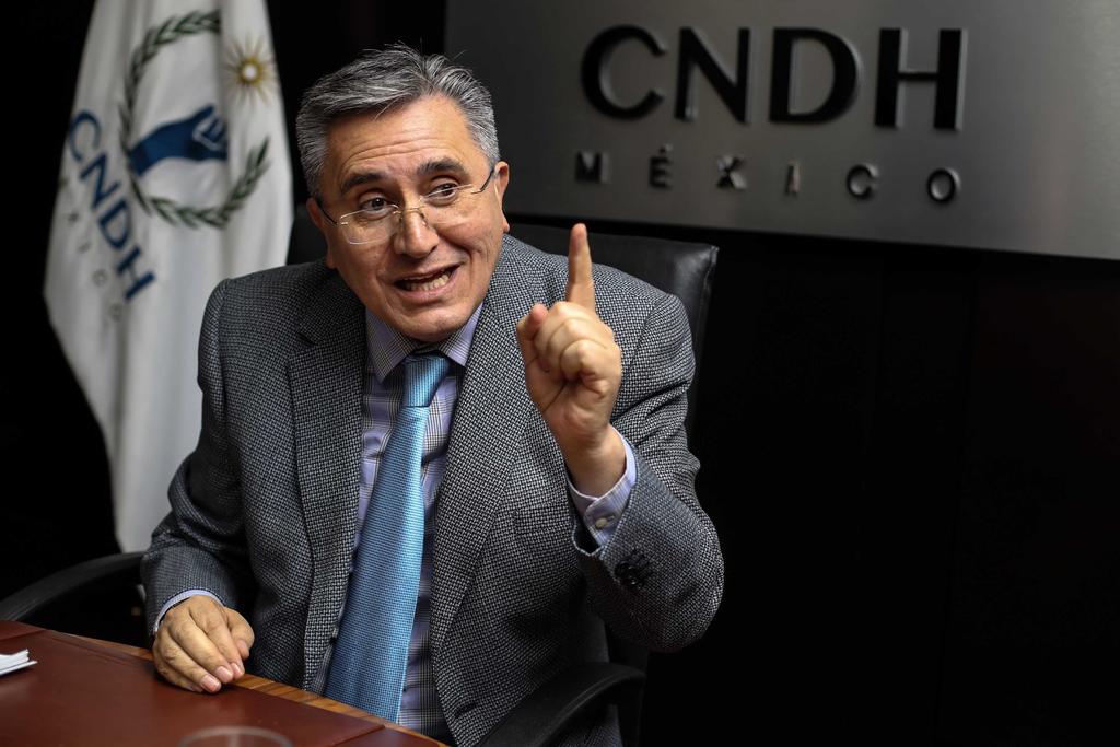 A menos de dos semanas de concluir su encargo como presidente de la Comisión Nacional de los Derechos Humanos (CNDH), Luis Raúl González Pérez admite que 'no ha sido sencillo mantener la autonomía' de la institución. (EL UNIVERSAL)