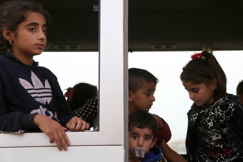 Casi 28,000 niños y niñas de sesenta países permanecen atrapados en el noreste de Siria. (ARCHIVO)