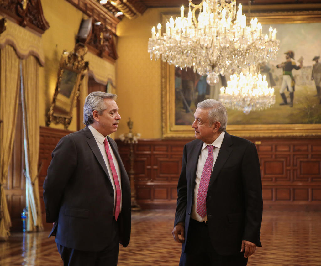 Fernández también le expresó su interés a López Obrador por replicar el programa de Jóvenes Construyendo el Futuro en aquel país y generar tratados de exportación de alimentos, como carnes, y piezas automotrices.
(EFE)
