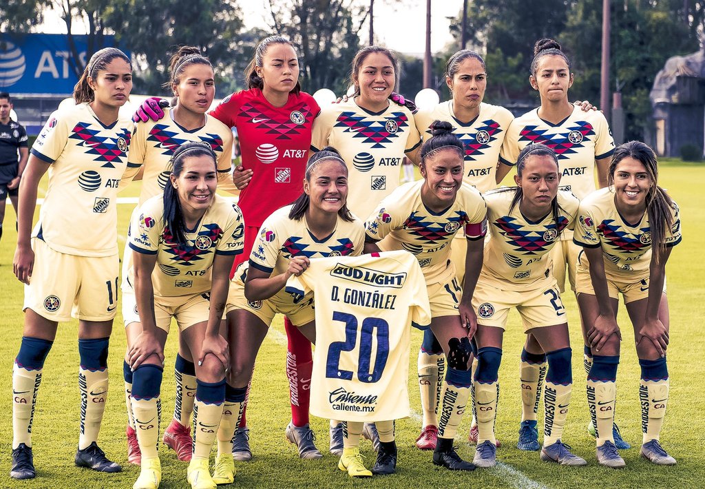 Las jugadoras azulcremas rindieron un homenaje a su recién fallecida compañera Diana González.(Cortesía @AmericaFemenil)