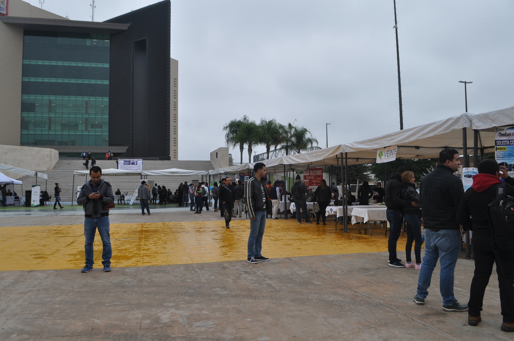 La Bolsa de Trabajo Municipal se prepara para la última feria de empleo del año, en la explanada de la Plaza Mayor de esta ciudad. (ARCHIVO)