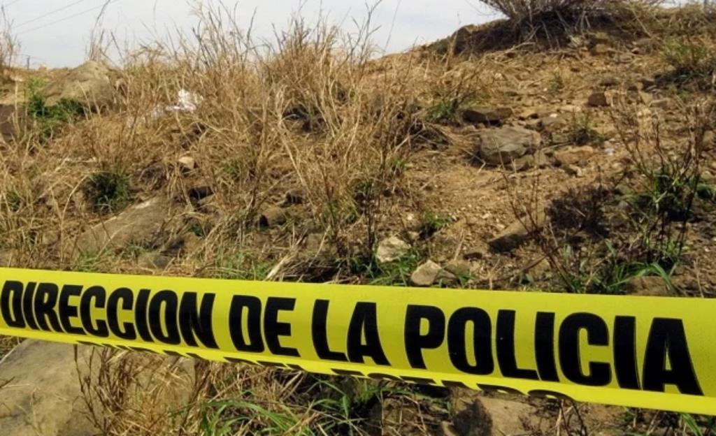 A las 04:00 horas vecinos reportaron el hallazgo de siete bolsas de plástico con los restos humanos de un hombre y una mujer en la calle Emeteria Valencia, del Centro de Salamanca, además de la presencia de una persona lesionada por arma de fuego. (EL UNIVERSAL)
