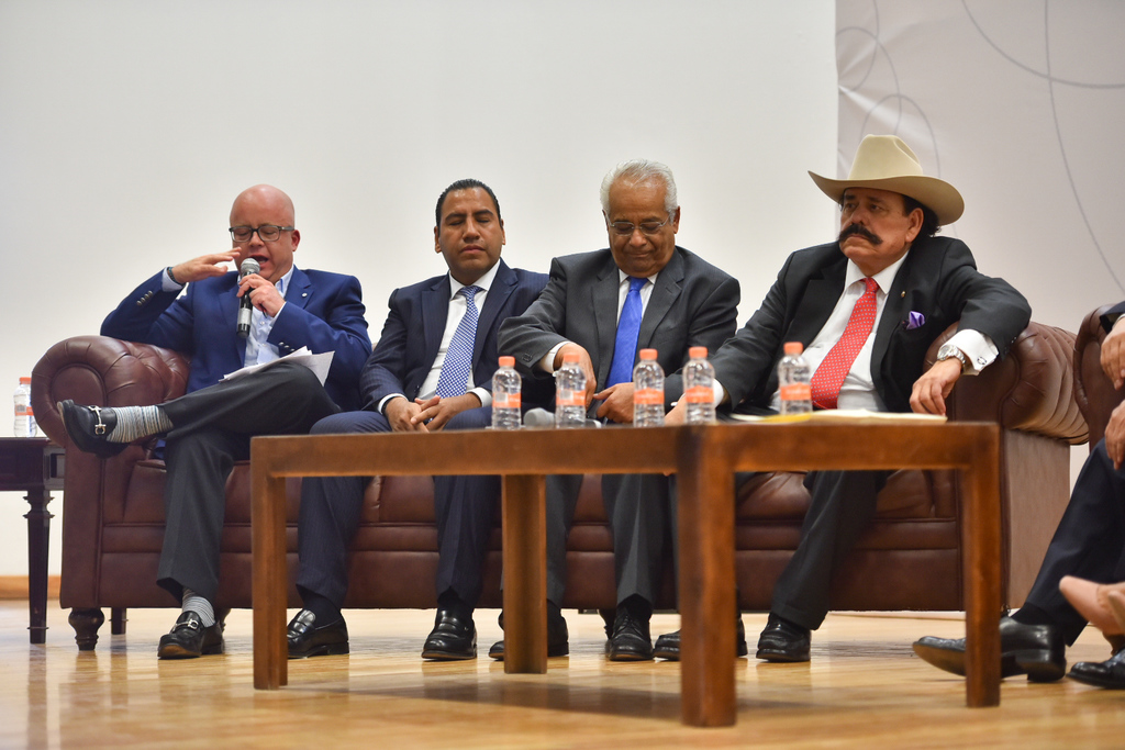 En la inauguración del Tercer Foro Regional sobre Federalismo Fiscal estuvieron presentes autoridades estatales, municipales, legisladores y directivos de medios.