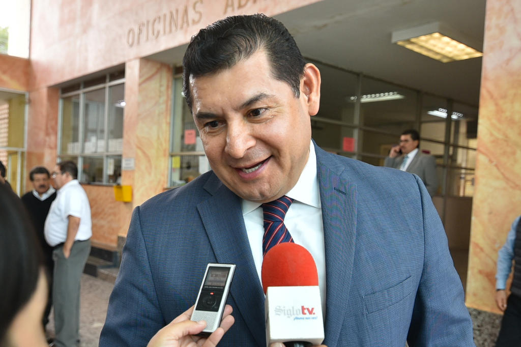 El senador dijo que, para evitar un nuevo caso como el de la megadeuda de Coahuila, presentó la Ley de Disciplina Financiera para los Municipios. (ERNESTO RAMÍREZ)