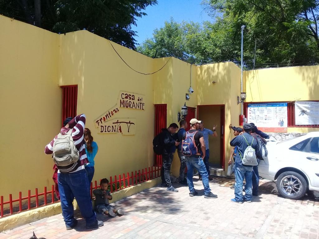 La Casa del Migrante 'Frontera Digna', ubicada en el municipio de Piedras Negras, recibe diariamente a los migrantes deportados. (ARCHIVO)