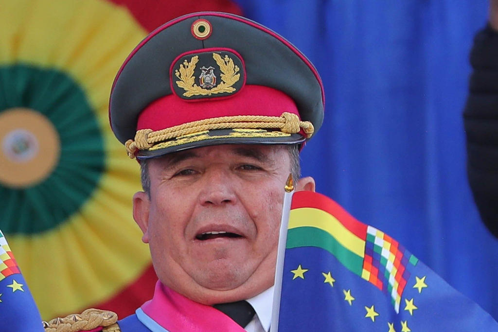 Las Fuerzas Armadas de Bolivia y la Policía Boliviana pidieron este domingo al presidente del país, Evo Morales, que renuncie a su cargo para pacificar al país, sumido en una crisis política y social desde las elecciones generales del pasado 20 de octubre. (EFE)
