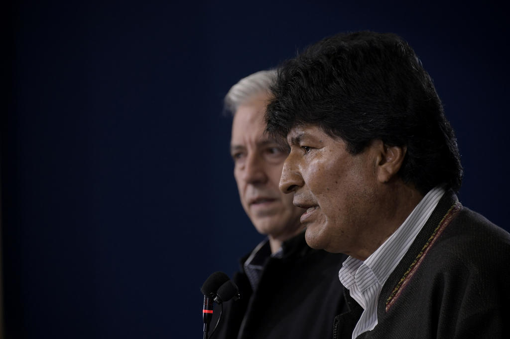 Luego de que el presidente de Bolivia, Evo Morales, anunciara su renuncia, políticos mexicanos chocaron en redes sociales. (EFE)
