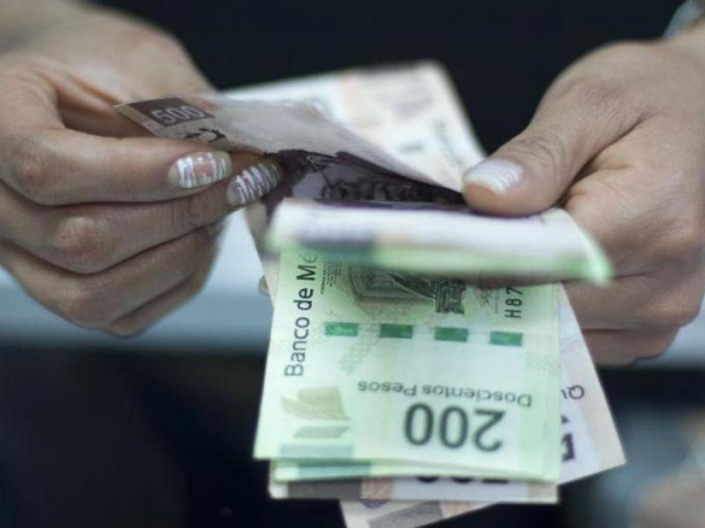 México junto a Nigeria son de los países que más utilizan el dinero en efectivo como forma de pago, señala el BIS. (ARCHIVO)