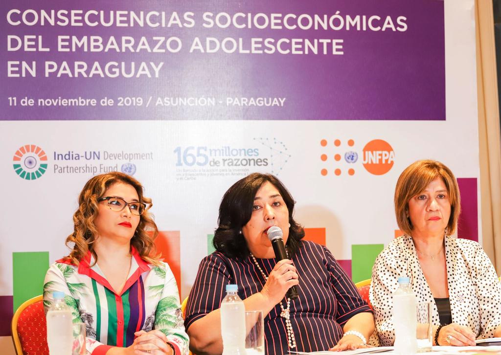 Teresa Martínez (C), ministra de la Niñez y Adolescencia, reconoció que falta mucho por hacer. (EFE)