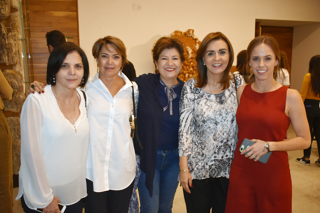 Marcela, Gabriela, Ana, Lula y Sesei.