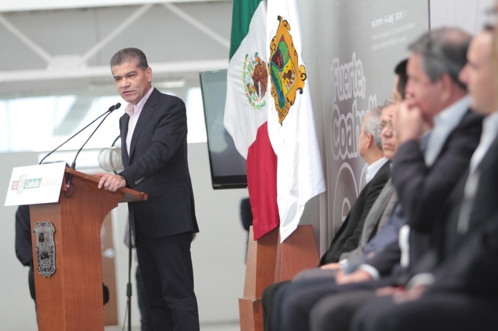 El gobernador de Coahuila, Miguel Riquelme Solís, activó una consulta para construir el modelo digital del Registro Público.