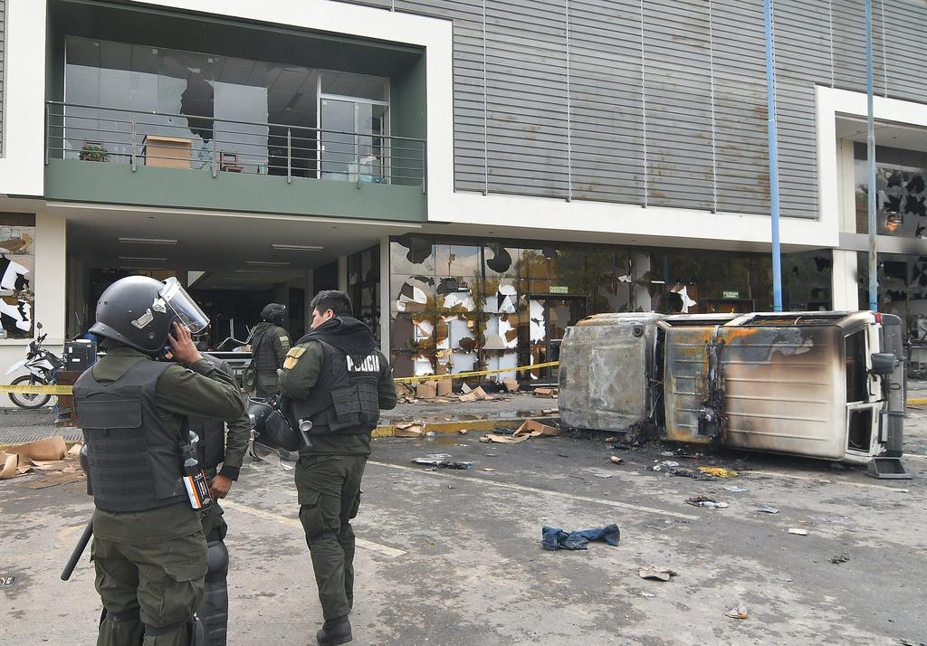 La cifra de fallecidos durante la crisis política en Bolivia ascendió este martes a cuatro, tras la muerte del comandante de la unidad de operaciones especiales de la Policía. (ARCHIVO)