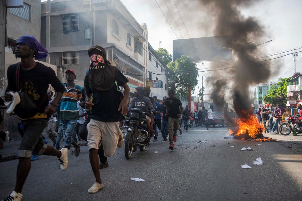 La honda crisis política que afecta a Haití y que ha ocasionado protestas diarias desde mediados de septiembre está en un punto de bloqueo de difícil solución. (ARCHIVO)
