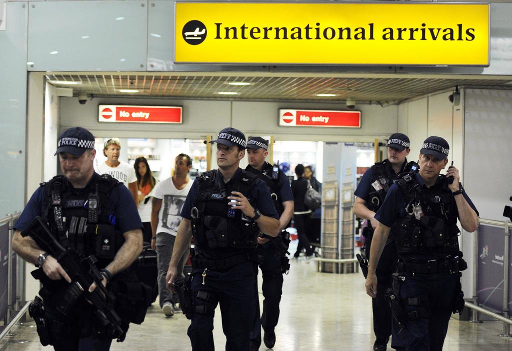 Un británico sospechoso de terrorismo fue detenido este jueves en el aeropuerto de Heathrow de esta capital a su llegada desde Turquía. (ARCHIVO) 