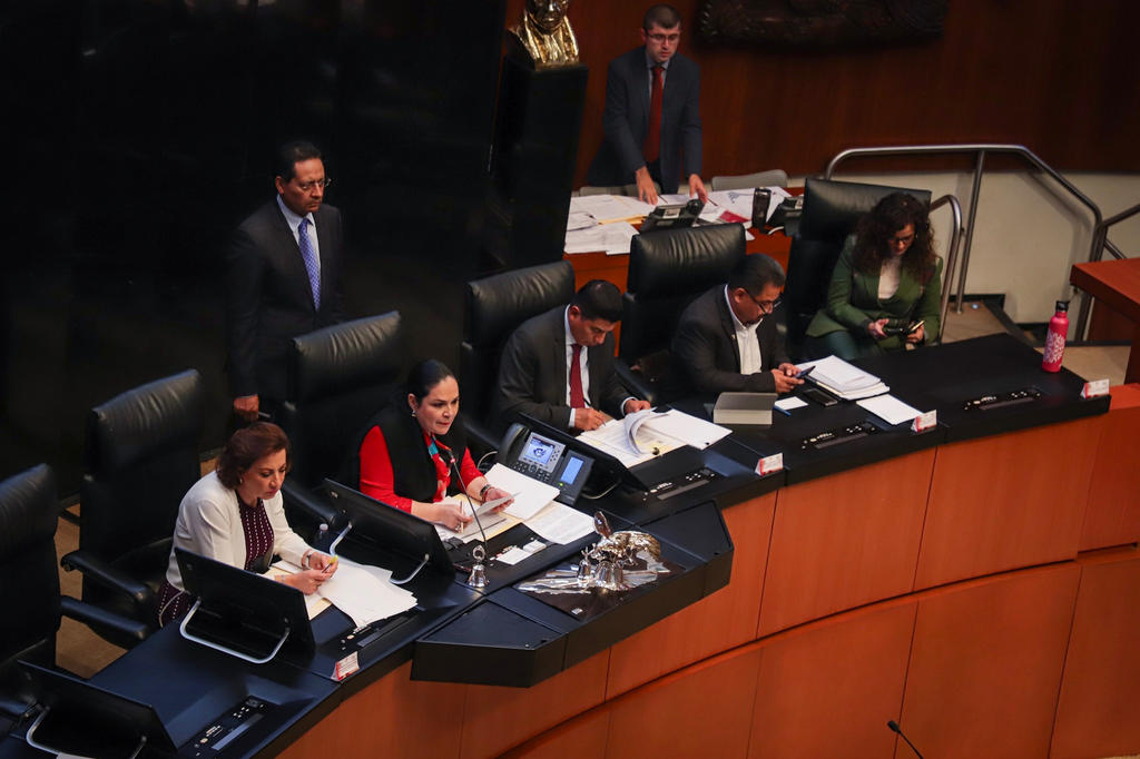 Con 68 votos a favor, 22 en contra y 14 abstenciones, el Senado avaló en lo general desaparecer el Seguro Popular. (ARCHIVO)