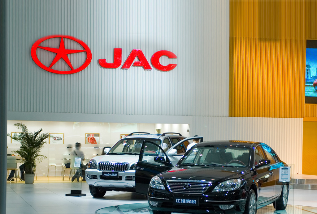 Los autos eléctricos de JAC se podrán recargar en la red de cargadores que ya existe en todo el país, señaló la empresa. (ARCHIVO) 