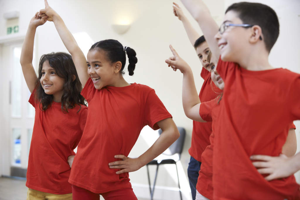 Participar en actividades artísticas como cantar y bailar desde la niñez promueve una buena salud y disminuye las desigualdades sociales. (ARCHIVO) 