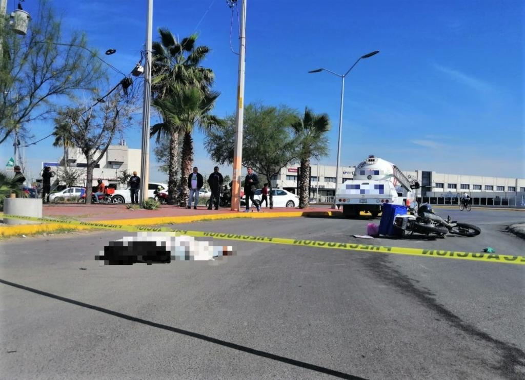 Hasta el lugar del accidente acudieron los paramédicos de la Cruz Roja de Torreón, mismos que nada lograron hacer por el motociclista pues ya no contaba con vida, motivo por el que dieron parte a las autoridades de la Fiscalía. (EL SIGLO DE TORREÓN)