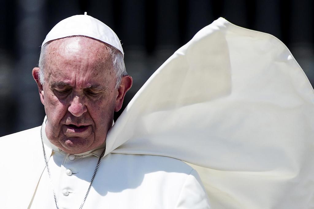 El papa Francisco impuso la 'dimisión del estado clerical' al excanciller del Arzobispado de Santiago Óscar Muñoz Toledo, acusado de abusos sexuales a menores. 