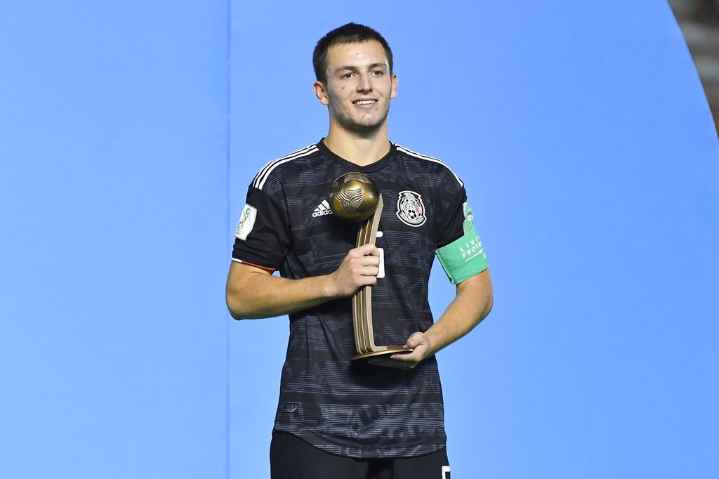 El canterano de Pachuca y capitán del Tricolor, Eugenio Pizzuto, se llevó el Balón de Bronce de la Copa del Mundo Brasil 2019. (ESPECIAL) 