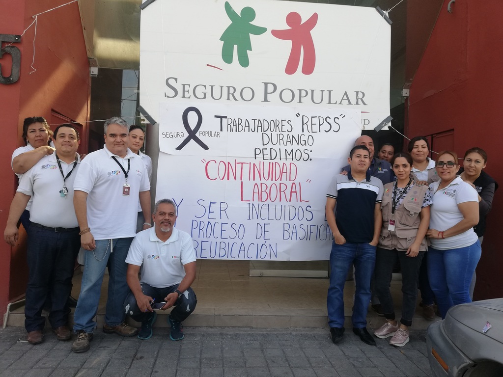 Personal de oficinas gomezpalatinas del Seguro Popular temen ser despedidos ante la desaparición del programa. (EL SIGLO DE TORREÒN/EDITH GONZÁLEZ)