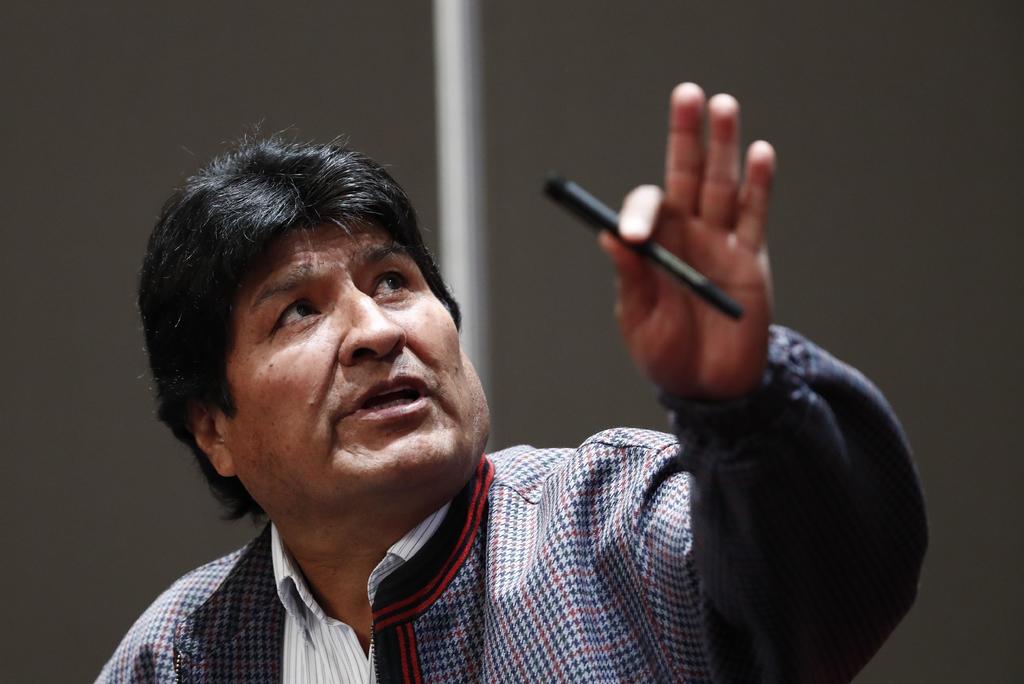 El presidente depuesto de Bolivia, Evo Morales, ofreció una rueda de prensa y presentó un video acusando la represión por las autoridades de la presidente interina de su país, Jeanine Áñez. (EFE)