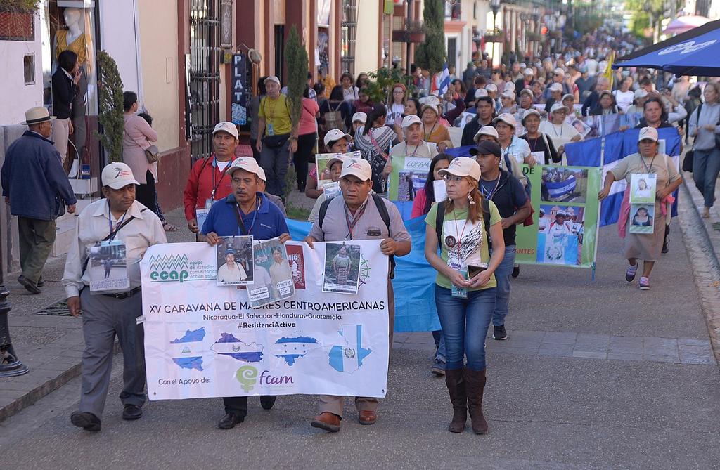Como parte de su recorrido por México, la XV Caravana de Madres de Migrantes Desaparecidos partió de esta ciudad hacia el municipio de Coatzacoalcos, Veracruz. (EFE)