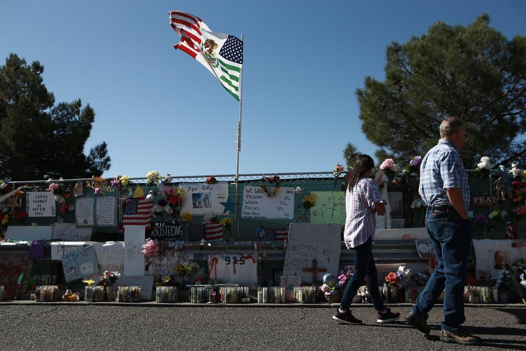Un grupo de diez ciudadanos mexicanos presentó demandas contra Walmart por el tiroteo ocurrido en una de las sucursales de El Paso, Texas, donde asesinaron a 22 personas, ocho de ellas connacionales. (ARCHIVO)