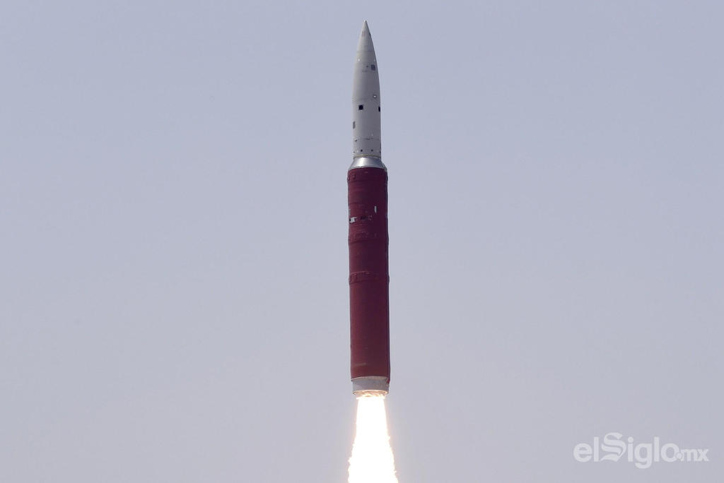 India realizó con éxito un lanzamiento de prueba con dos misiles balísticos de corto alcance Prithvi-II, capaces de transportar ojivas nucleares. (ARCHIVO) 