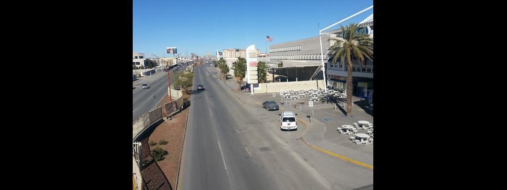 Las autoridades mexicanas desalojaron este jueves el consulado de Estados Unidos en la fronteriza Ciudad Juárez por una falsa amenaza de bomba, tras ser hallada una mochila sospechosa de contener material explosivo. (ESPECIAL)