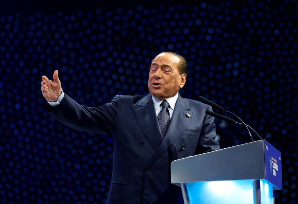 El exprimer ministro italiano y actual líder de Forza Italia, Silvio Berlusconi, permanece hoy internado en la clínica La Madonina, en Milán, luego que la víspera sufrió una caída. (ARCHIVO) 